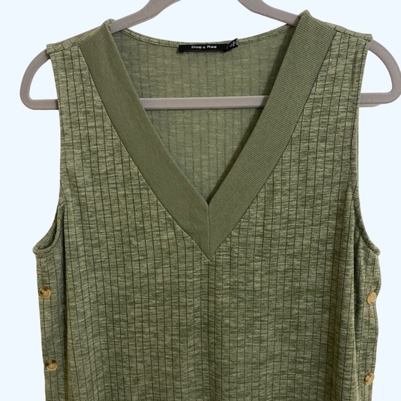 Doe & Rae Midi to Long Green Relaxed Fit Sleeveless Ribbed Tank V Neck Large - Picture 2 of 6